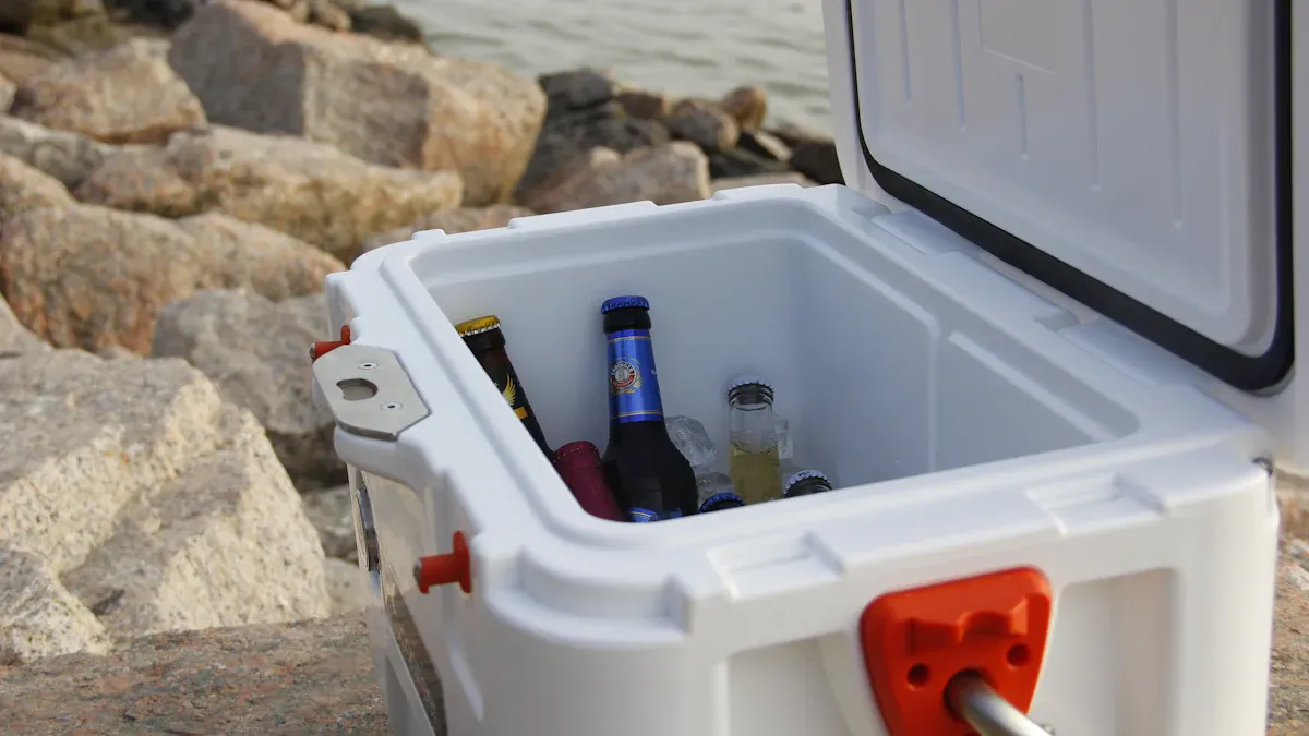 How to keep a cooler box closed?